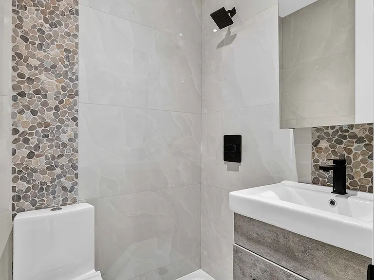 363 Hawthorne St #4E — Photo 10