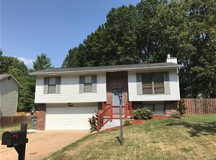 5529 Oak Pointe Dr, Imperial, MO 63052