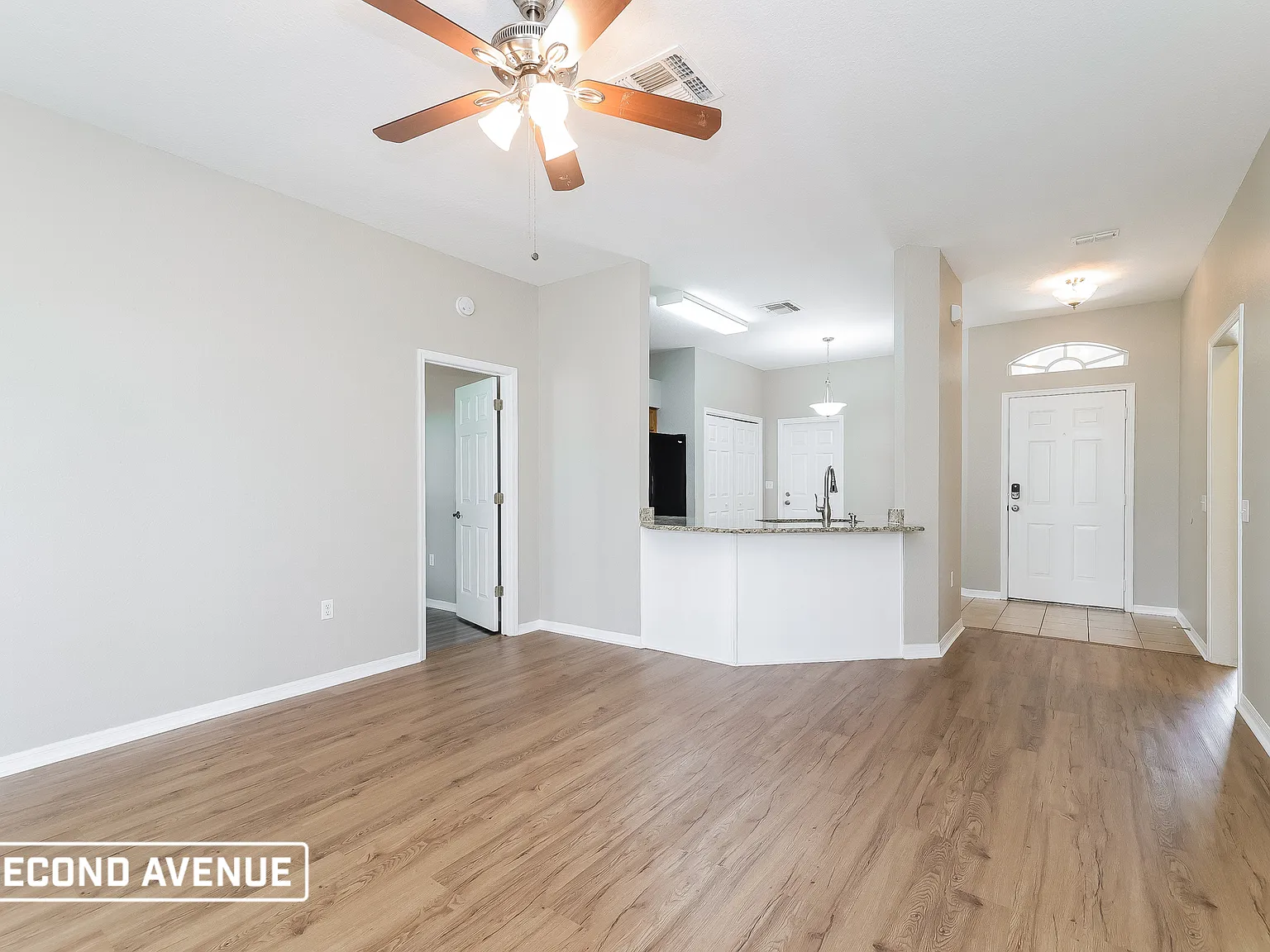 3 bed, 2.0 bath, 1296 sqft, $1,818 — Photo 4