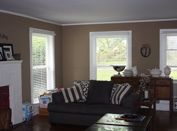5th image of 601 E Main St