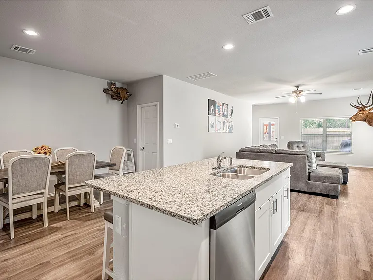 210 Bellewood Manor Dr — Photo 11