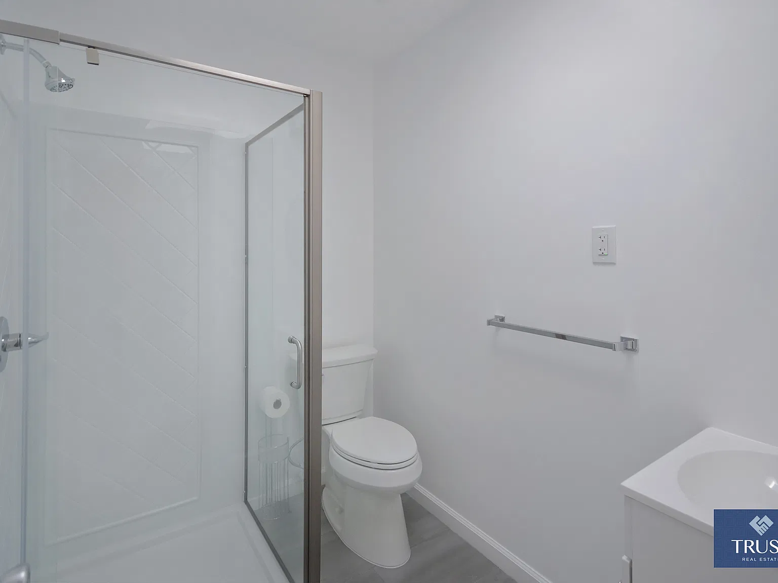 425 Ferndale Ave — Photo 3