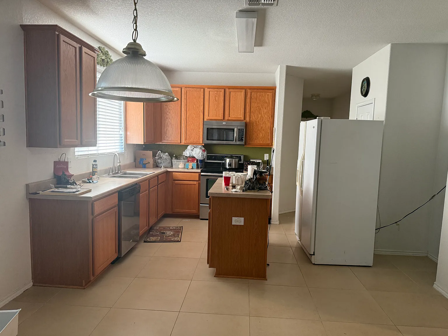3 bed, 1672 sqft, $2,100 — Photo 2