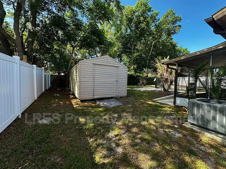 910 Sycamore Ln — Photo 26