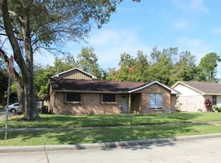 2720 Blueberry Ln, Pasadena, TX 77502