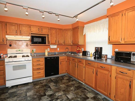 2nd image of 898 Bradford Ct