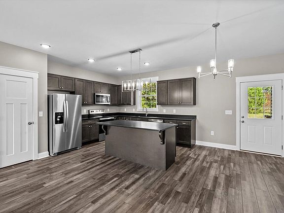 3rd image of 398 Amanda Way