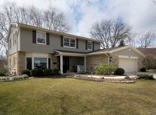 1045 E Viator Ct, Arlington Heights, IL 60004