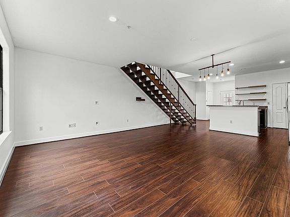 2nd image of 1602 Elgin St APT 10