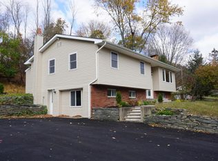 914 Acker Rd, Stroudsburg, PA 18360