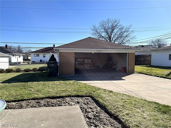 5th image of 12416 Eastwood Blvd