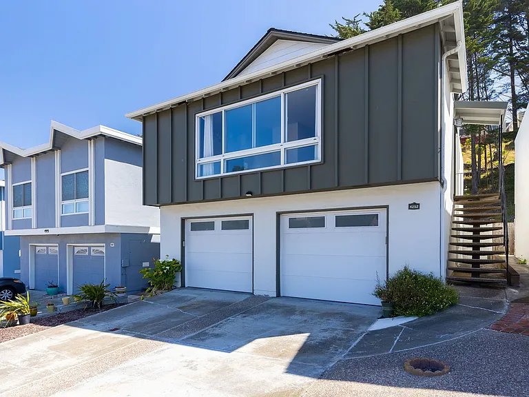 4252 Callan Blvd — Photo 2
