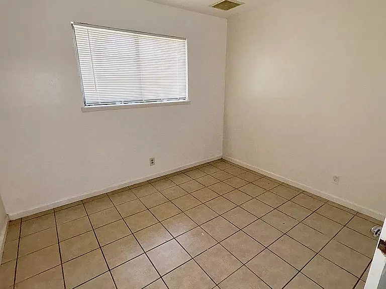9406 Montgomery Dr — Photo 10