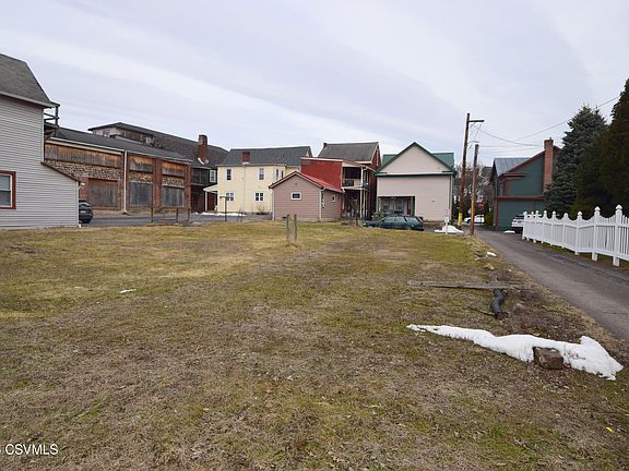 3rd image of 319323 Catherine St