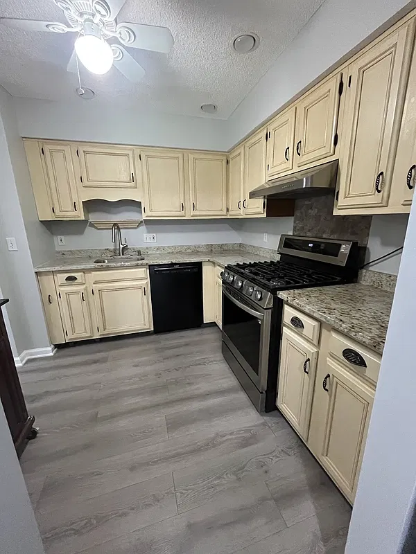 3 bed, 2.5 bath, 1506 sqft, $2,700 — Photo 2