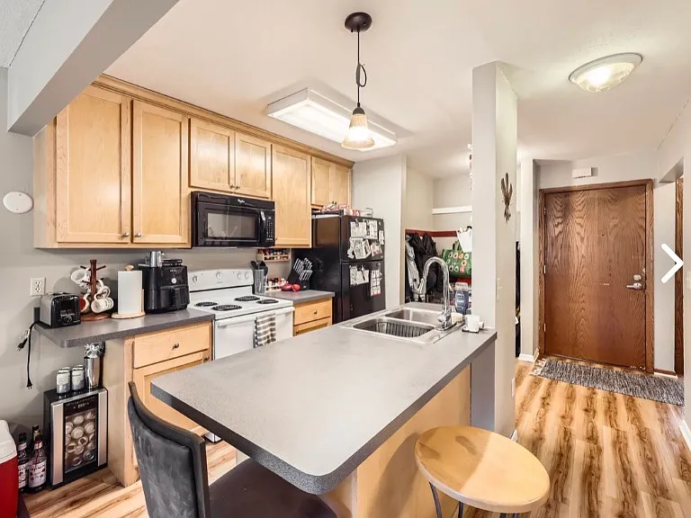 808 13th Ave SE #3 — Photo 1