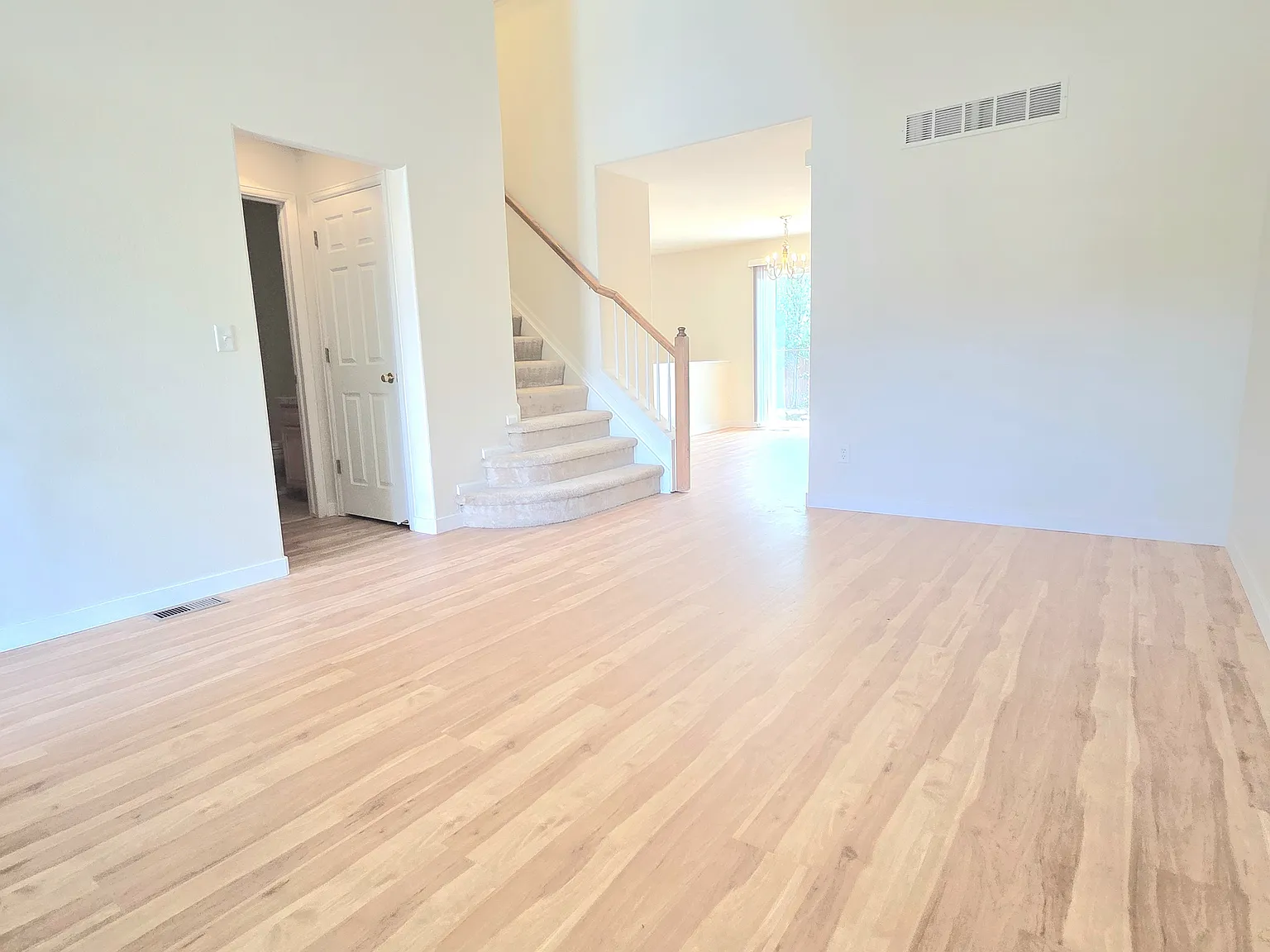 5 bed, 2.5 bath, $3,500 — Photo 2