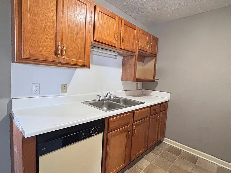 River Valley Apartments — Photo 20