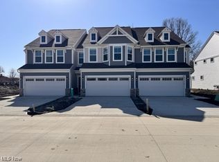 724 Harbour Town Ct, Avon Lake, OH 44012