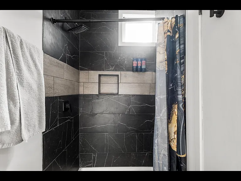 2807 Breeze Ter #B — Photo 12
