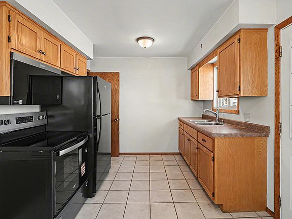 5th image of 412 Church Ave N