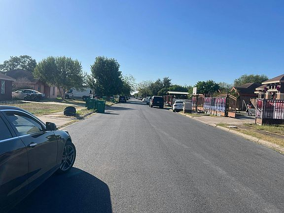 5th image of 700 W La Quinta Dr