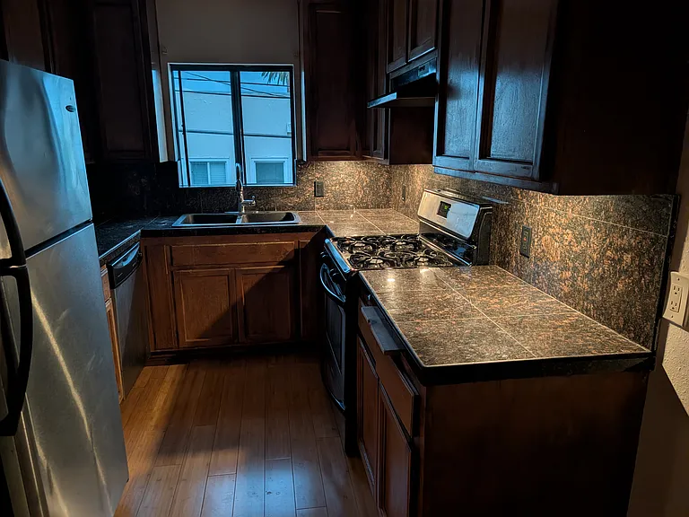1850 Winona Blvd #204 — Photo 4