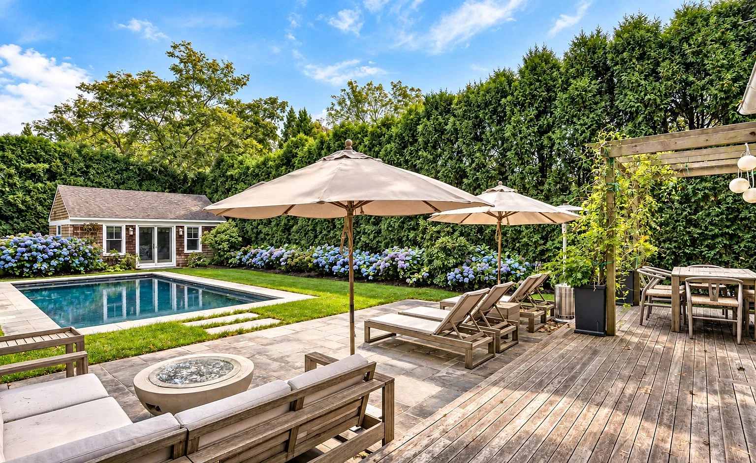 A Collected Escape in East Hampton Village — Photo 2