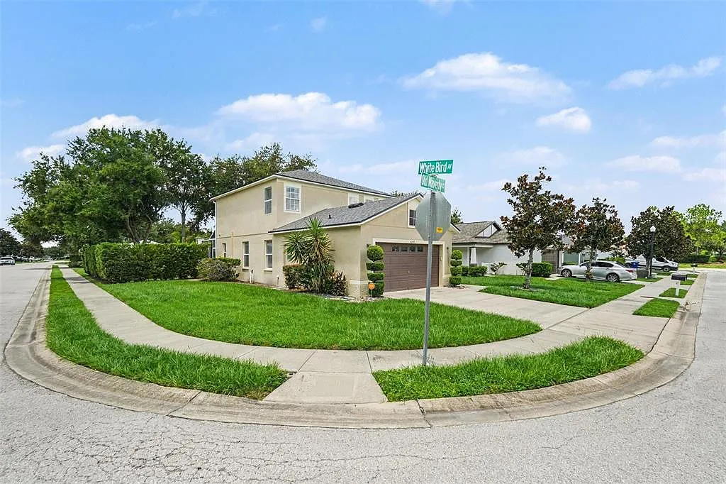 4 bed, 2.0 bath, 1484 sqft, $2,650 — Photo 3