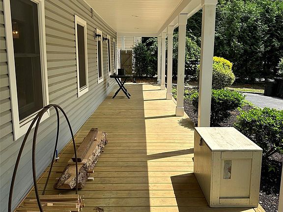 3rd image of 162 Spring Rd