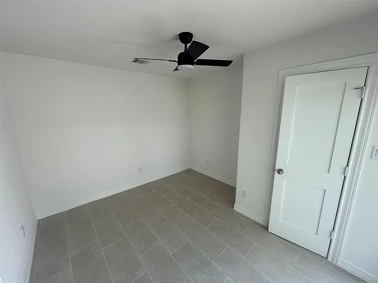 14207 Greenway Dr — Photo 8