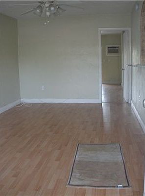 2nd image of 1860 Venice Park Dr APT 127