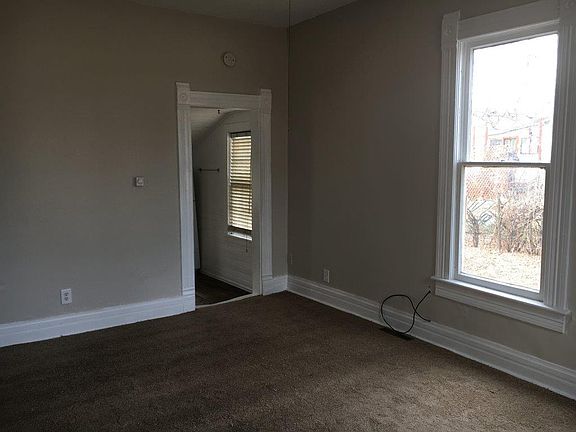 4th image of 204 E Cannon St