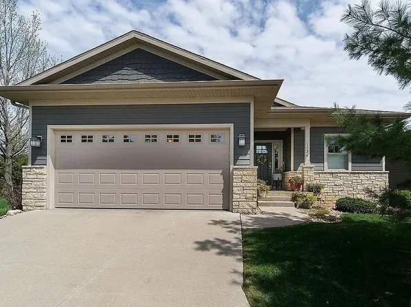 1726 Whispering Pines Cir, Cedar Falls, IA 50613