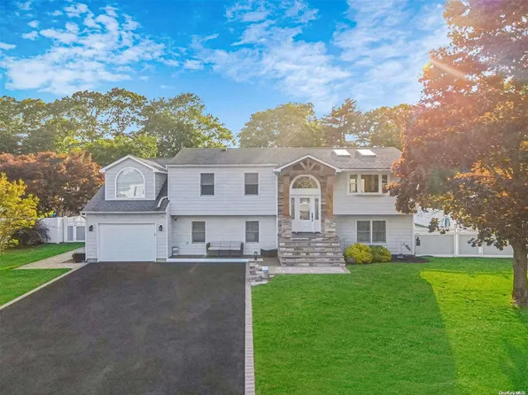 64 S Friedner Lane, Bohemia, NY 11716