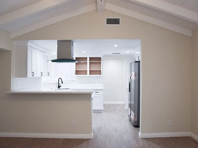 2318 E Coolidge Ave — Photo 9