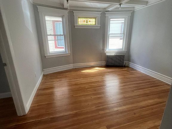 5th image of 111 Laurel Ave #5