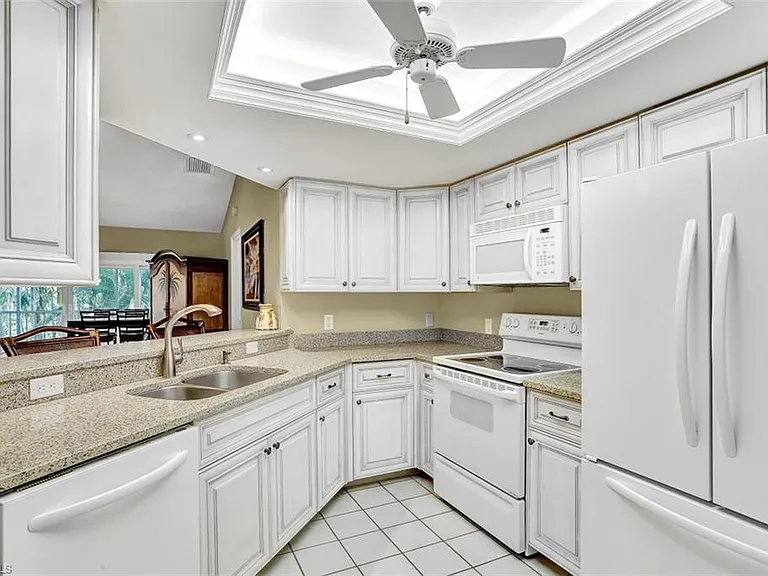 5899 Chanteclair Dr #226 — Photo 4
