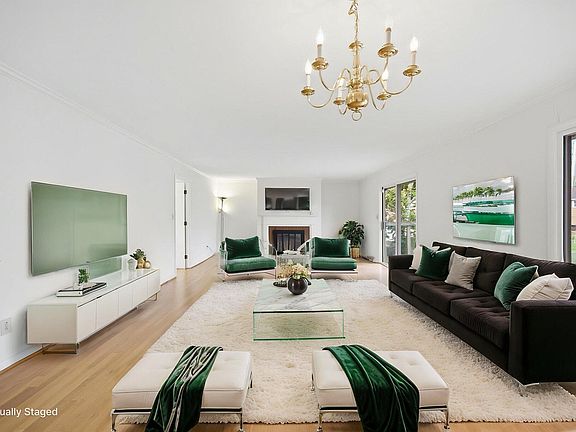 44th image of 2044 Manor Dr