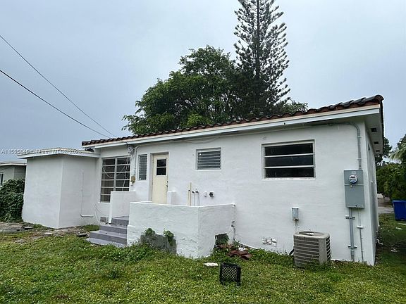 2nd image of 1070 NE 157th St