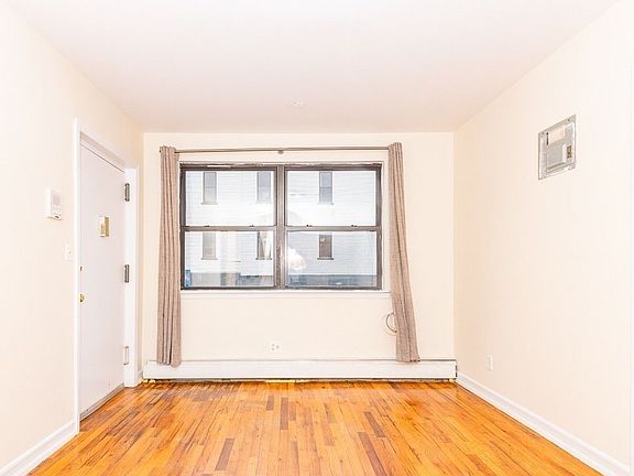 2nd image of 150 Stanhope St #A2r