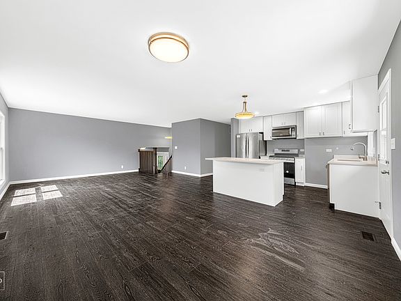 3rd image of 1204 Lincoln Ct