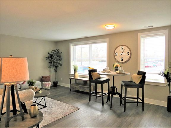 3rd image of 5590 Pershing Ave APT 24