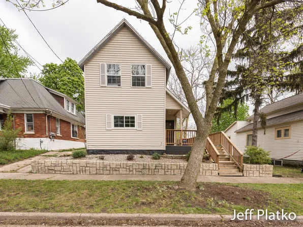 915 9th St NW, Grand Rapids, MI 49504