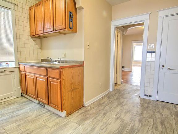 3rd image of 3957 Chippewa St