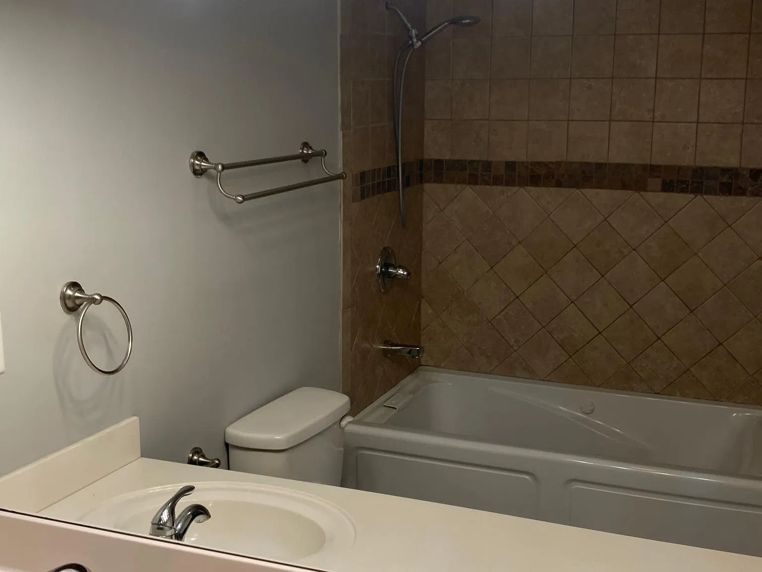 2 bed, 1200 sqft, $1,250 — Photo 4