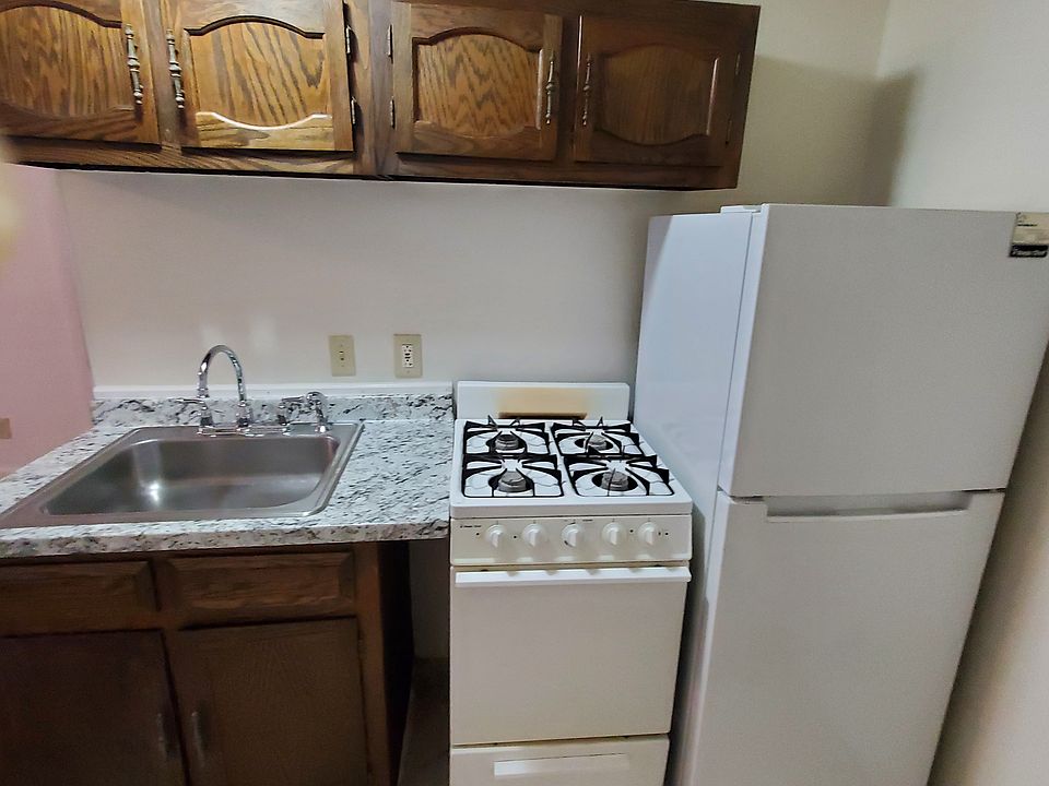 1st image of 32 Kinsley St #6