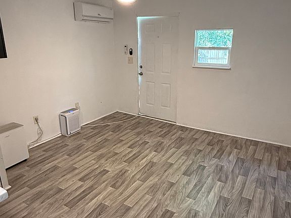 3rd image of 550 Magnolia Ave #B