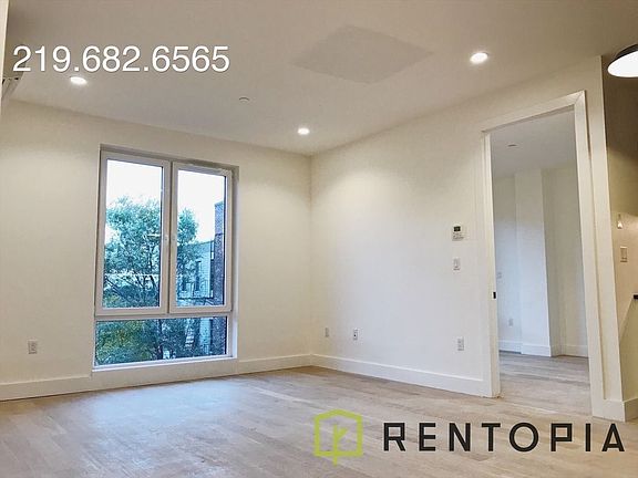 2nd image of 961 Willoughby Ave #325
