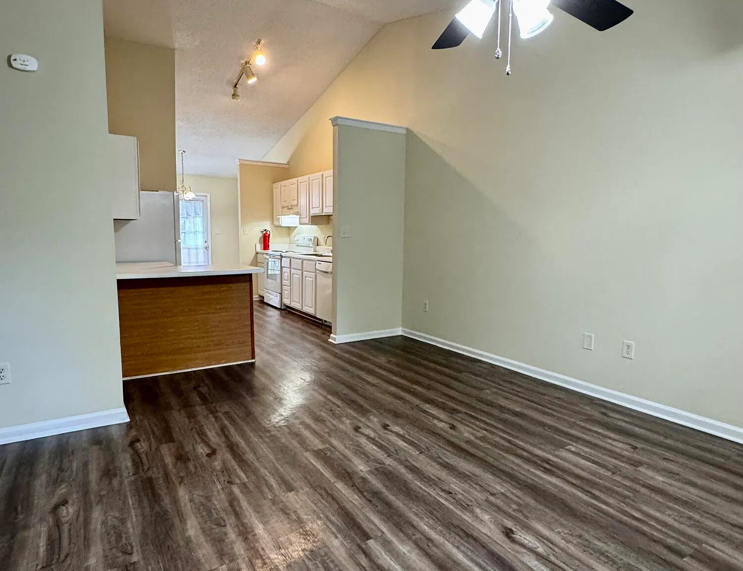 3 bed, 2.0 bath, $1,400 — Photo 3